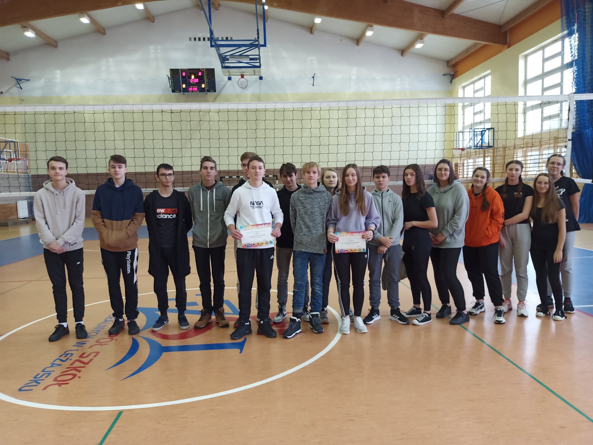 III miejsce dziewcząt i chłopców w zawodach powiatowych piłki siatkowej w Leżajsku zdobyła nasza drużyna.